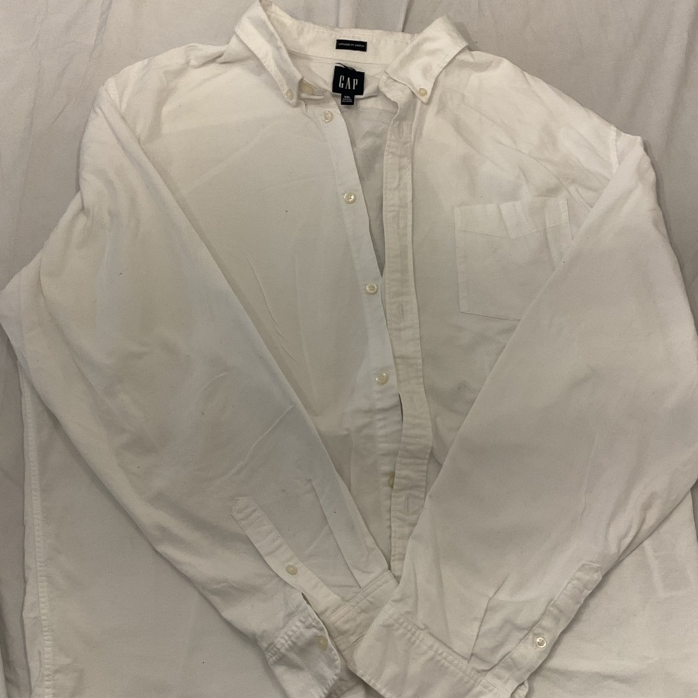 Gap white button up